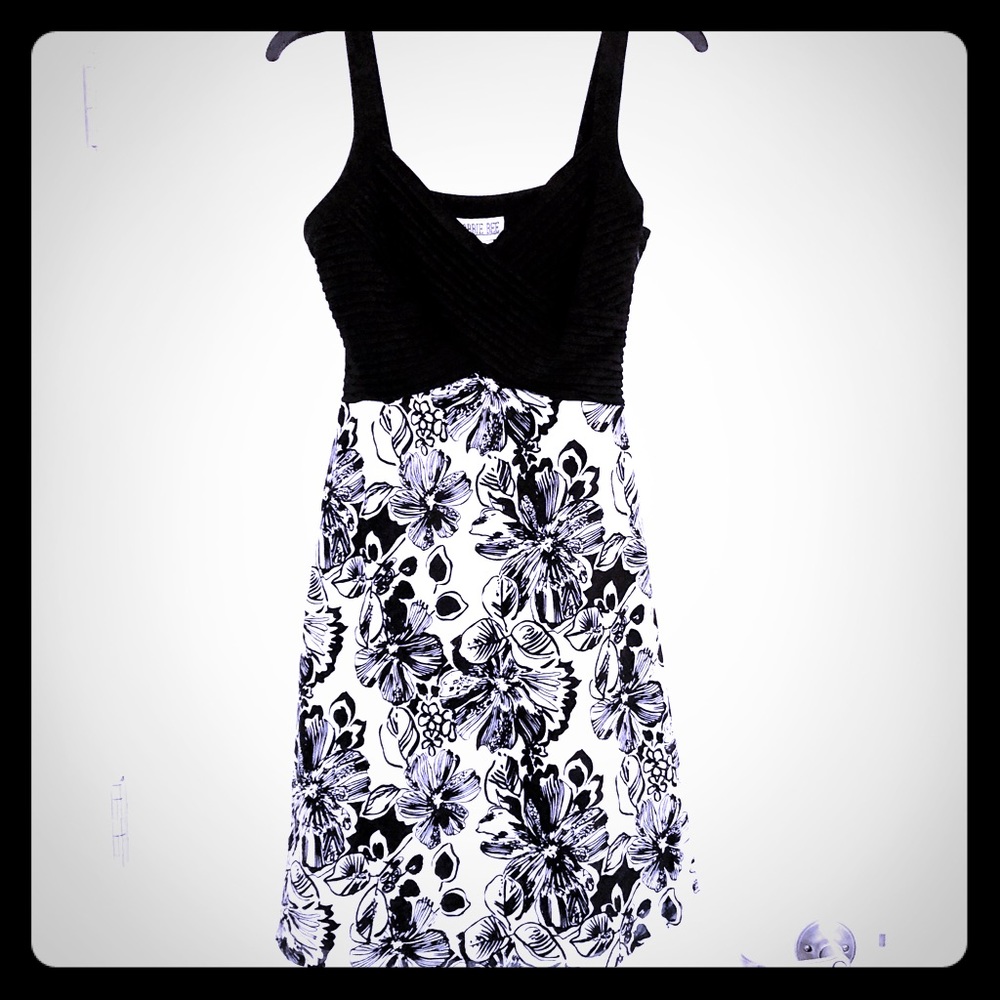 Robbie Bee black and white dress
